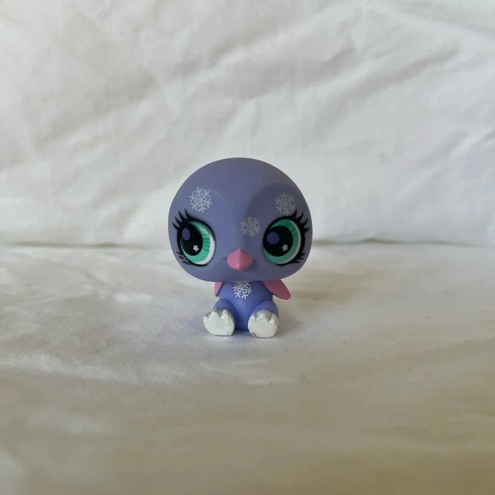 Littlest Pet Shop Authentic # 2830 Purple White Snowflake G4 Penguin Aqua Eyes